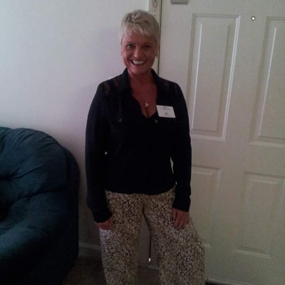 Meet your Posher, Dee - Picture 4 of 5